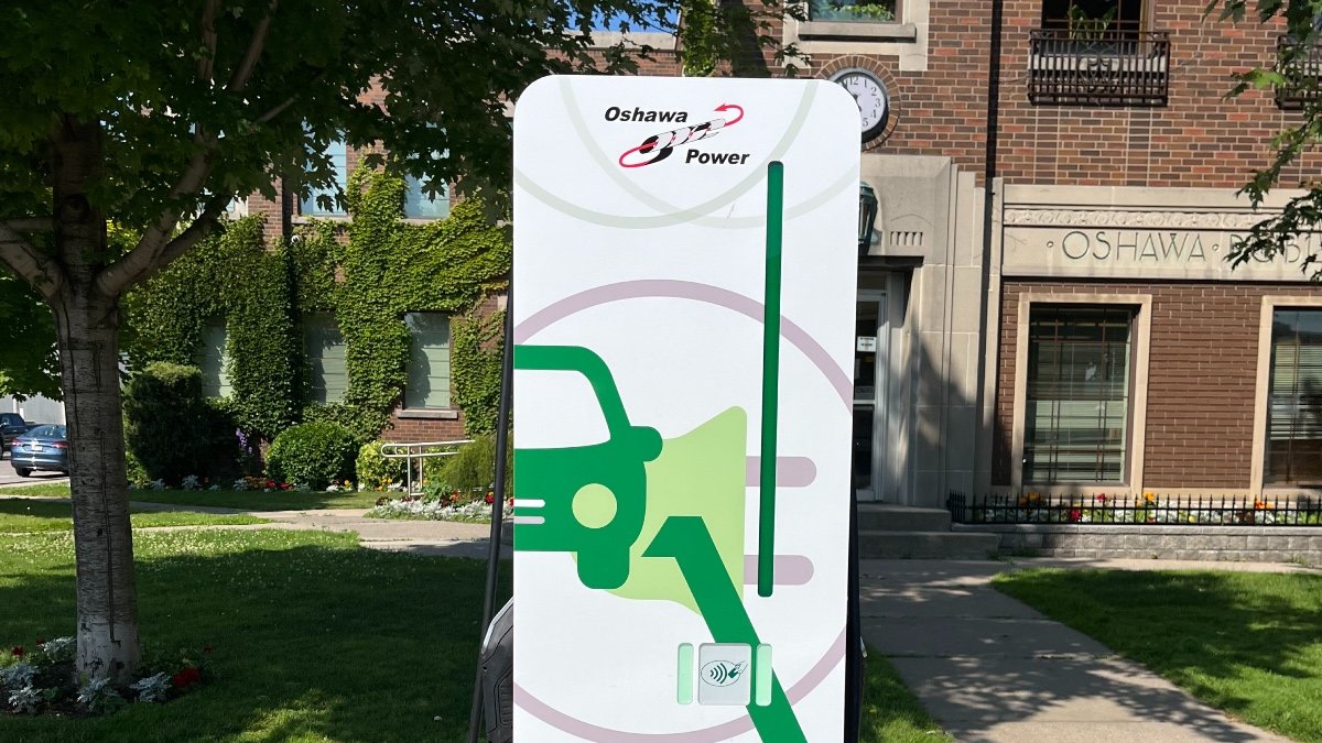 Station de recharge électrique Hypercharge JuiceBar Gen 3 pour Oshawa Power